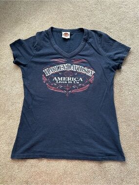 Harley-Davidson Navy Short Sleeve V‑Neck Tee with Red Accent Graphic